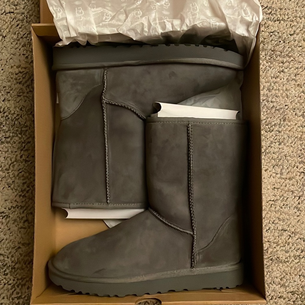UGG classic short boots grey